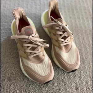 Adidas ultra boost women’s size 8